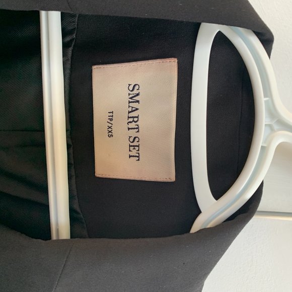 Black SmartSet Blazer with button detail XXS - Picture 3 of 5